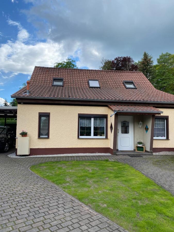 Ferienwohnung Zum Schloss Халбе Екстериор снимка